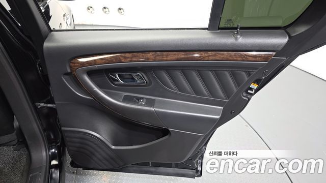 Ford Taurus 2016 — photo 15