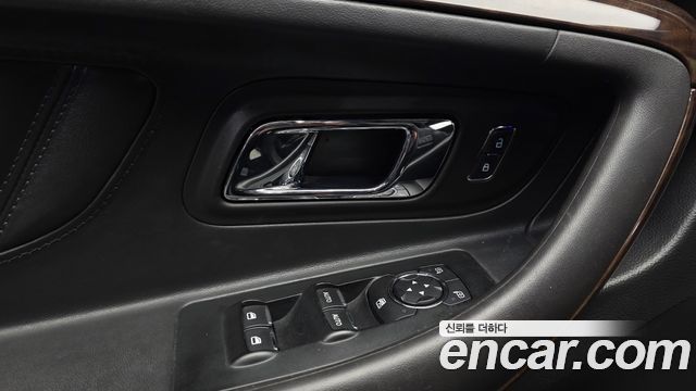 Ford Taurus 2016 — photo 28