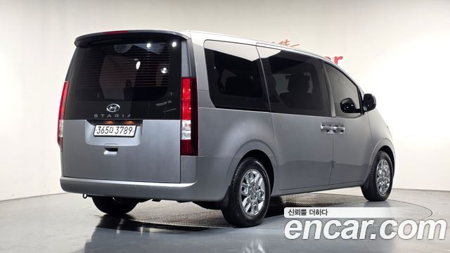 Hyundai Staria 2023 — photo 2