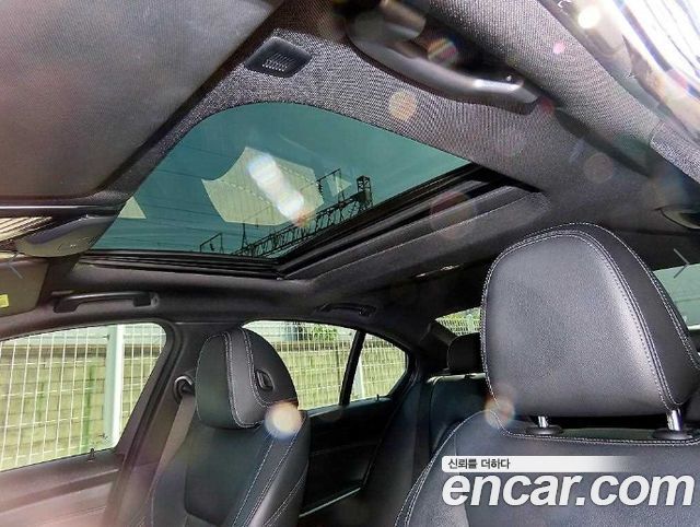 BMW 3-Series 2021 — photo 17