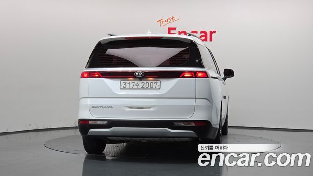 Kia Canival 2021 — photo 4
