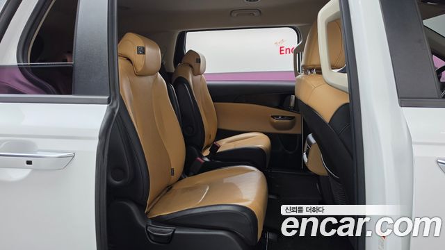 Kia Canival 2021 — photo 18