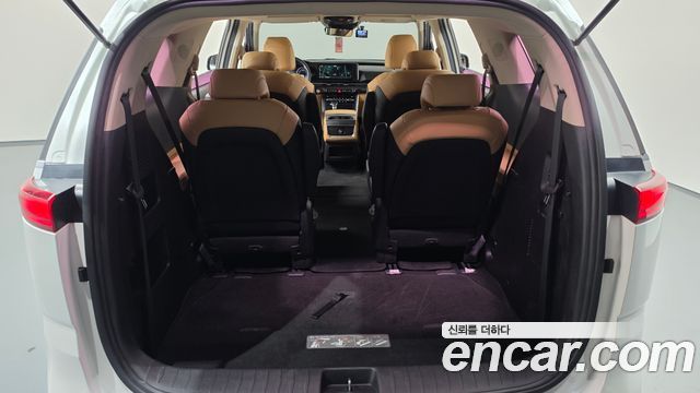 Kia Canival 2021 — photo 23