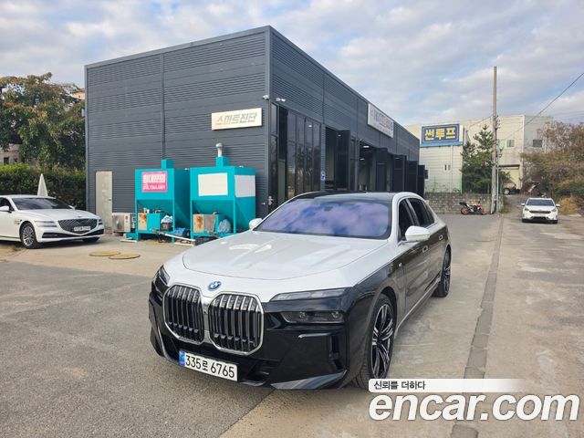 BMW 7-Series 2024 — photo 2