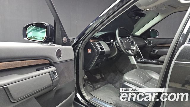 Land Rover Discovery 2019 — photo 10