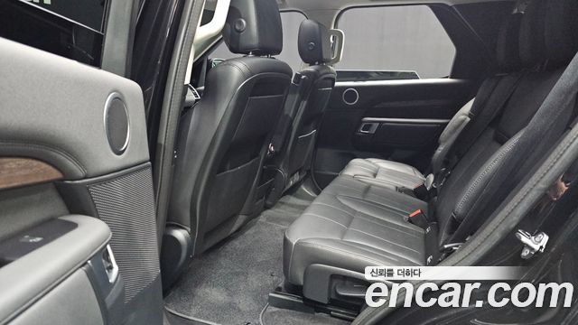 Land Rover Discovery 2019 — photo 12
