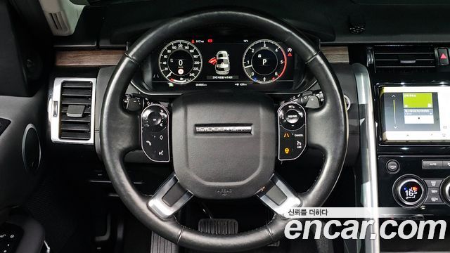 Land Rover Discovery 2019 — photo 13