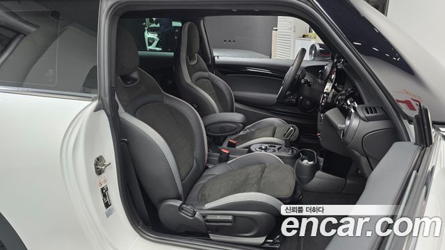 Mini Cooper 2024 — photo 16