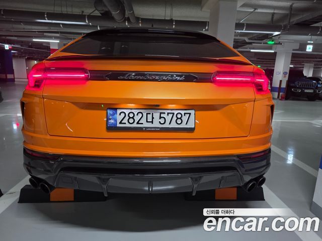 Lamborghini Urus 2022 — photo 2
