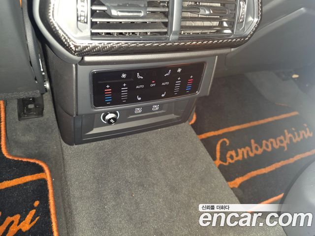 Lamborghini Urus 2022 — photo 12