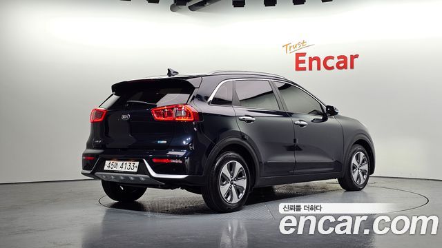 Kia Niro 2018 — photo 2
