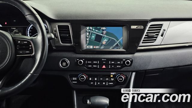 Kia Niro 2018 — photo 16