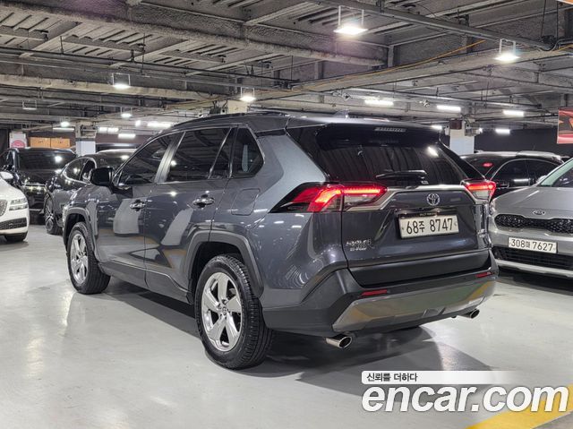 Toyota RAV4 2019 — photo 2