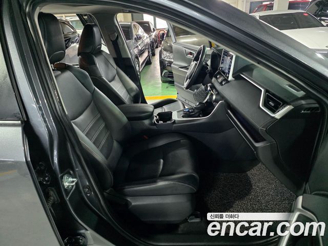 Toyota RAV4 2019 — photo 10