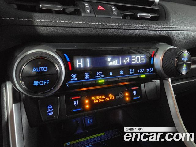 Toyota RAV4 2019 — photo 14