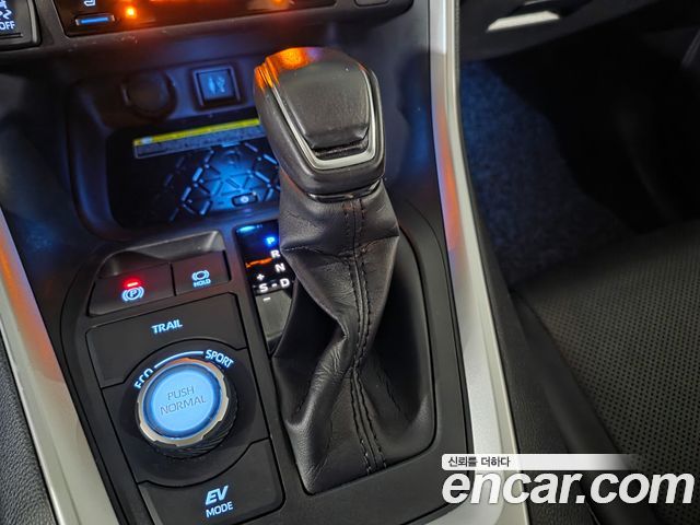 Toyota RAV4 2019 — photo 15