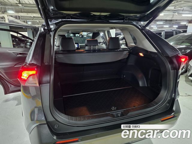 Toyota RAV4 2019 — photo 19