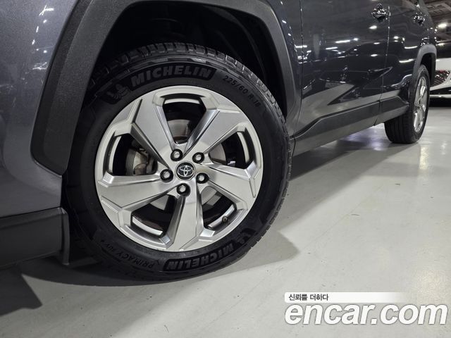 Toyota RAV4 2019 — photo 20