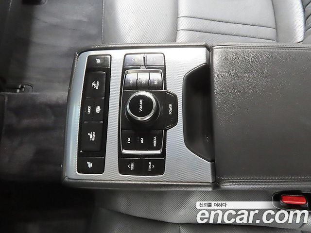 Genesis G80 2017 — photo 11