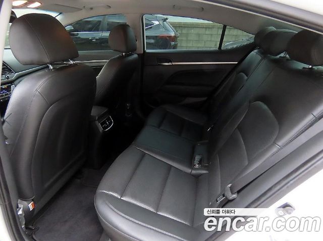 Hyundai AVANTE 2016 — photo 6