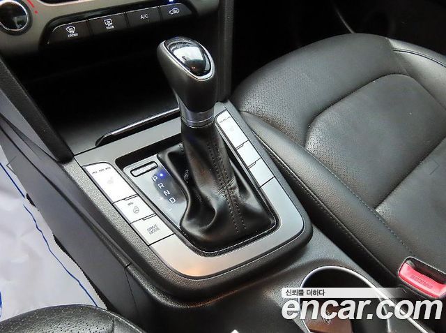Hyundai AVANTE 2016 — photo 10