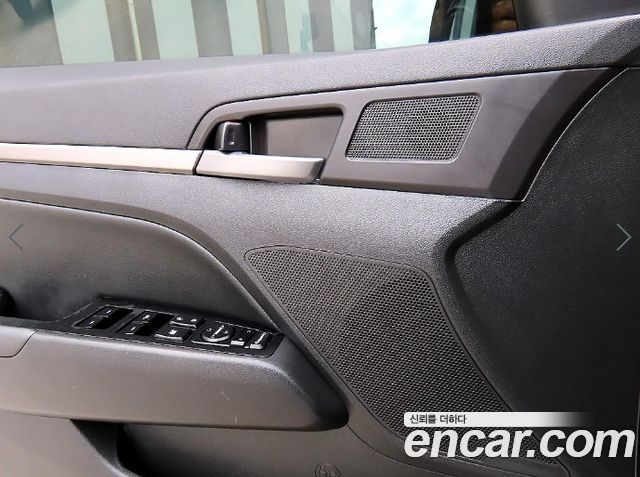 Hyundai AVANTE 2016 — photo 11