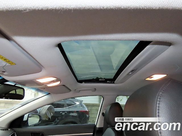 Hyundai AVANTE 2016 — photo 17