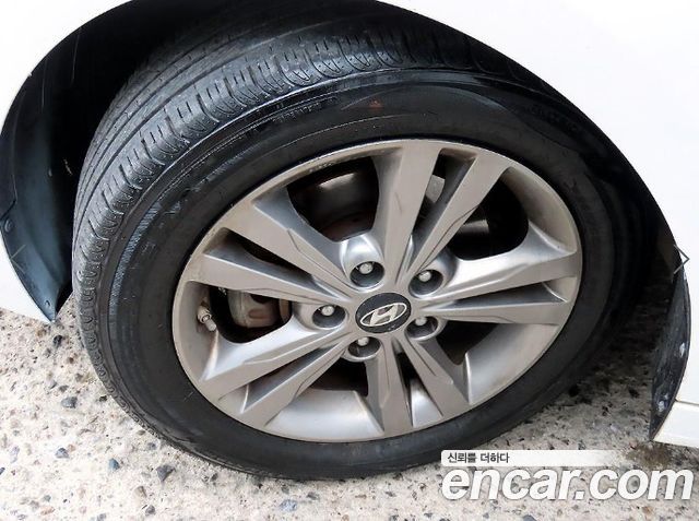 Hyundai AVANTE 2016 — photo 19