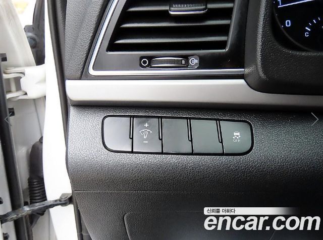 Hyundai AVANTE 2016 — photo 20