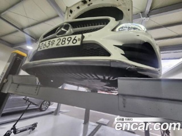 Mercedes-Benz C-Class 2019 — photo 1