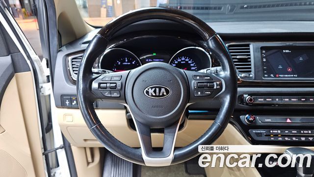 Kia Canival 2020 — photo 12