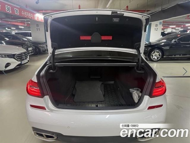BMW 7-Series 2018 — photo 5