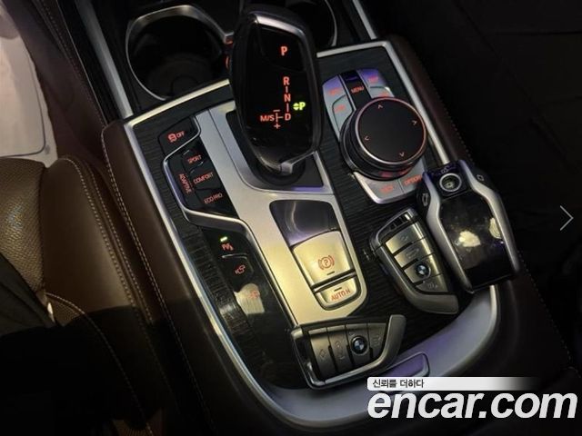 BMW 7-Series 2018 — photo 16