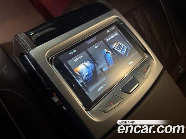 BMW 7-Series 2018 — photo 18