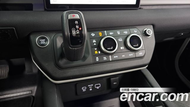 Land Rover Defender 2020 — photo 12