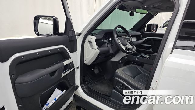 Land Rover Defender 2020 — photo 13