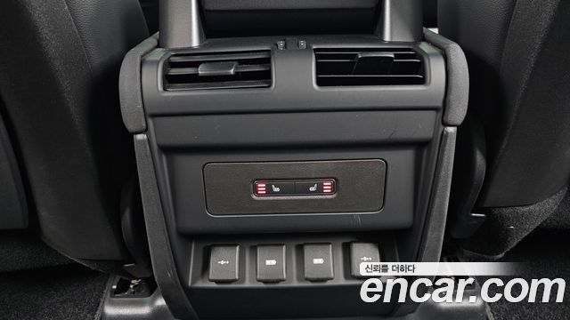 Land Rover Defender 2020 — photo 24