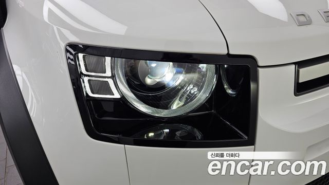 Land Rover Defender 2020 — photo 8
