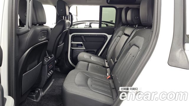 Land Rover Defender 2020 — photo 16