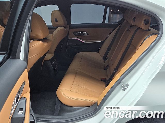 BMW 3-Series 2025 — photo 14
