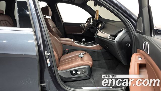BMW X5 2021 — photo 16