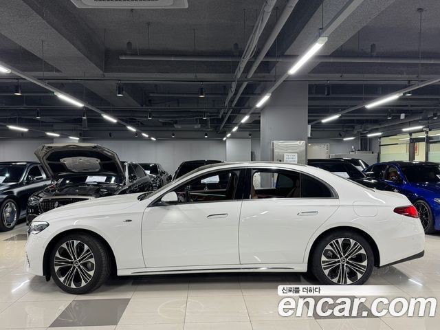 Mercedes-Benz E-Class 2025 — photo 2