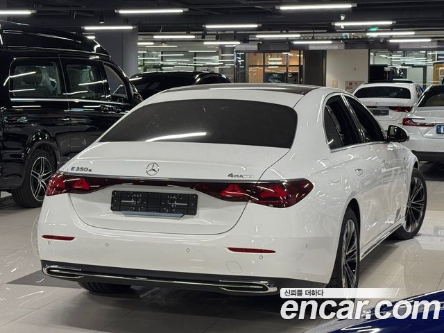 Mercedes-Benz E-Class 2025 — photo 3