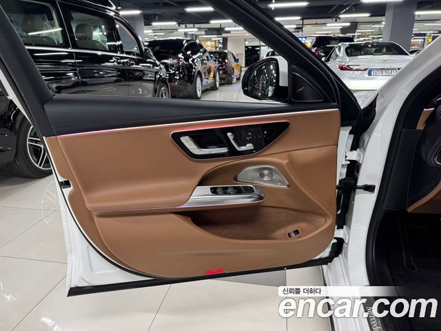 Mercedes-Benz E-Class 2025 — photo 6