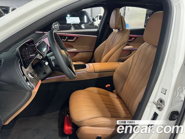 Mercedes-Benz E-Class 2025 — photo 7