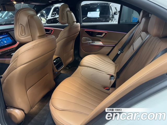 Mercedes-Benz E-Class 2025 — photo 11
