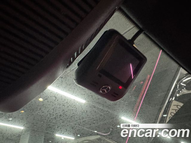 Mercedes-Benz E-Class 2025 — photo 12