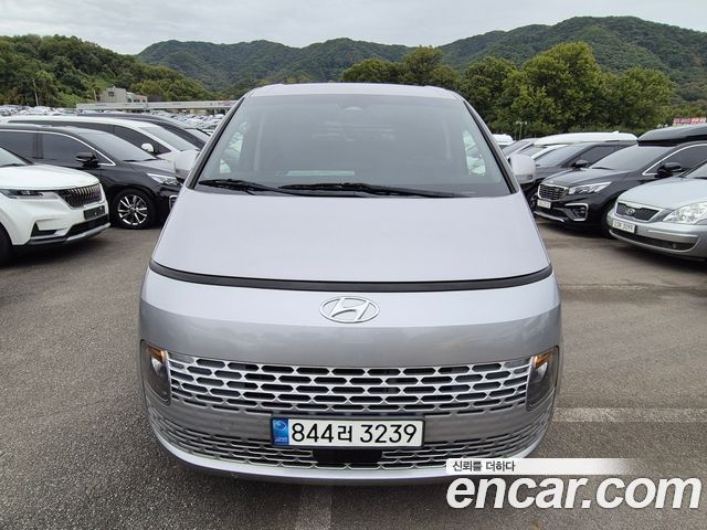 Hyundai Staria 2022 — photo 1