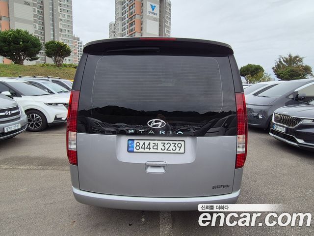 Hyundai Staria 2022 — photo 2