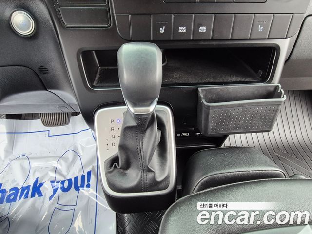 Hyundai Staria 2022 — photo 8